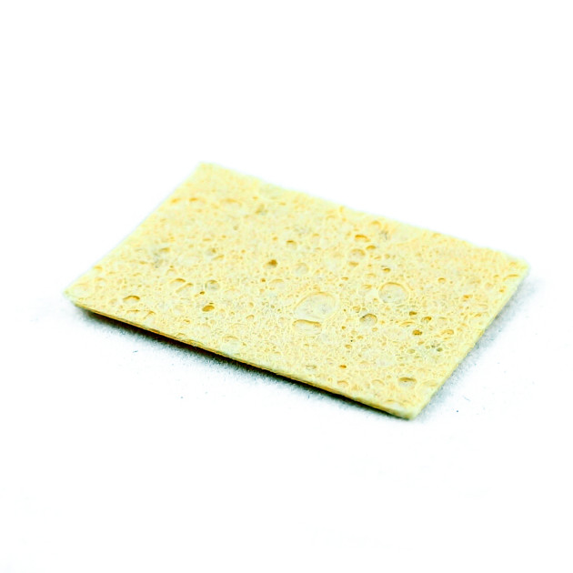 Sponge for cleaning the solder tip